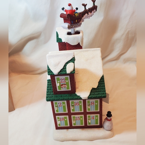 Countdown To Christmas Avon 2011 Advent Lighted Animated Musical House - Picture 7 of 13